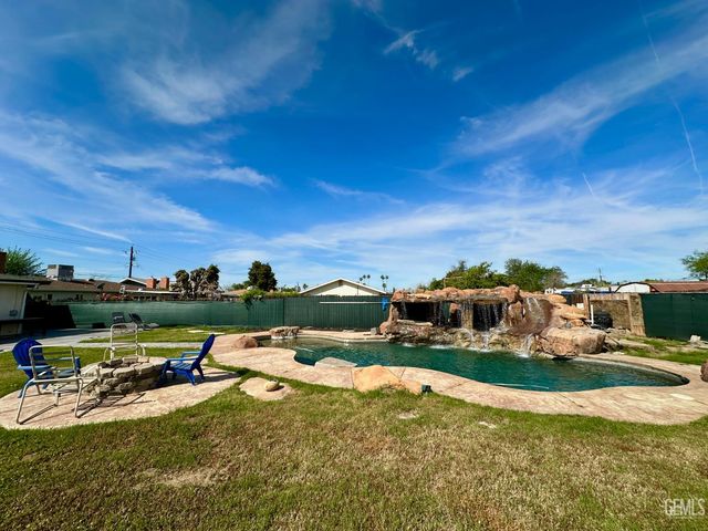 10404 Enger Street, Bakersfield, CA 93312