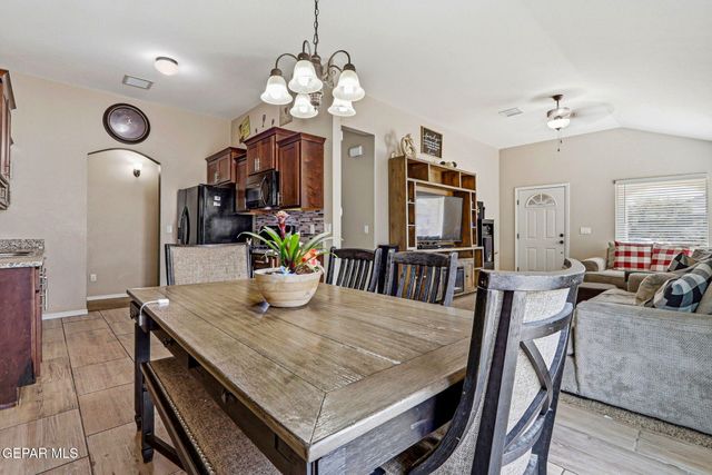 10128 Red Valley, Socorro, TX 79927