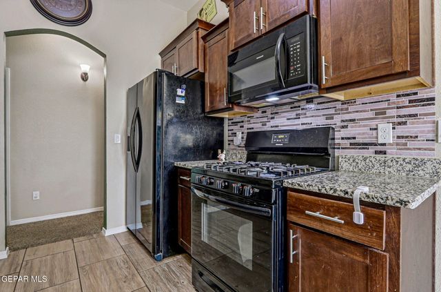 10128 Red Valley, Socorro, TX 79927