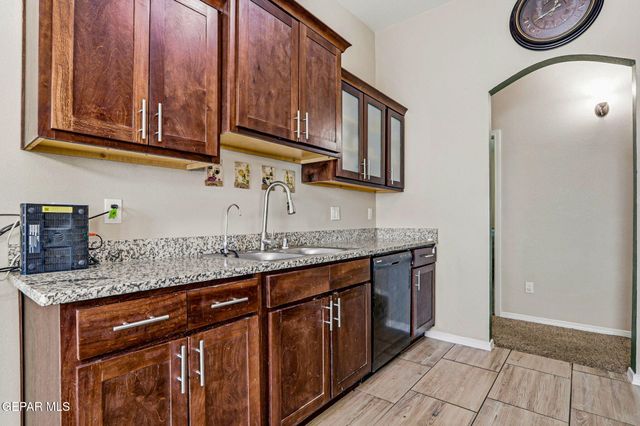 10128 Red Valley, Socorro, TX 79927
