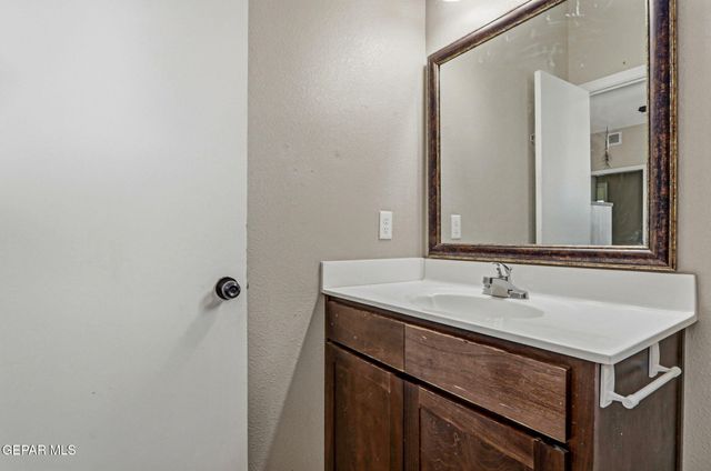 10128 Red Valley, Socorro, TX 79927