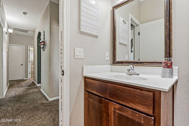 10128 Red Valley, Socorro, TX 79927