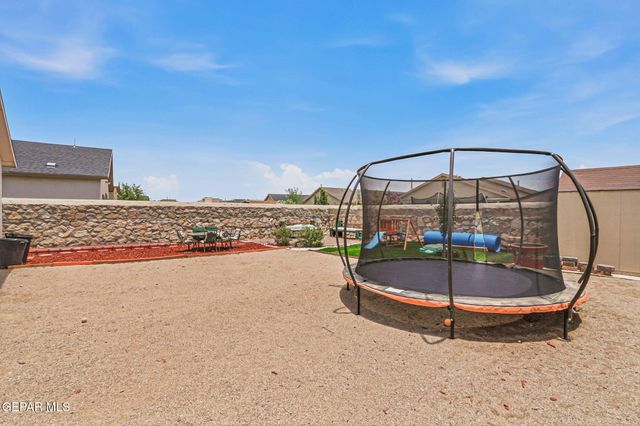 10128 Red Valley, Socorro, TX 79927