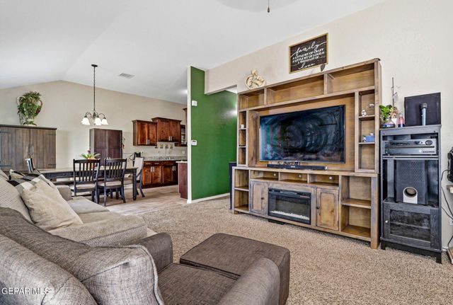 10128 Red Valley, Socorro, TX 79927