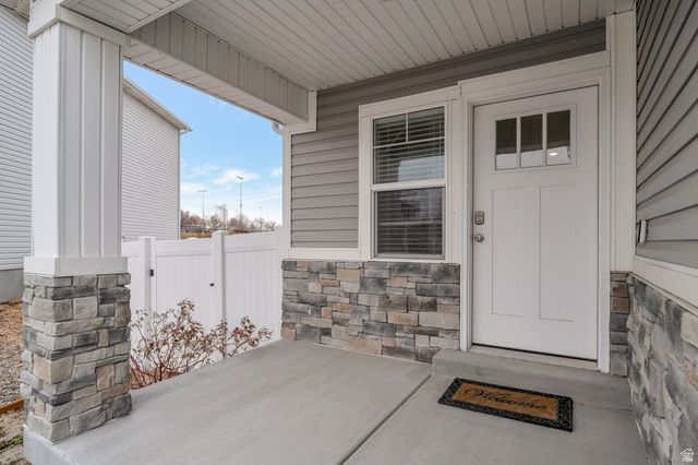 5907 S CROWN PARK CV, Kearns, UT 84118