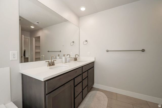 5907 S CROWN PARK CV, Kearns, UT 84118