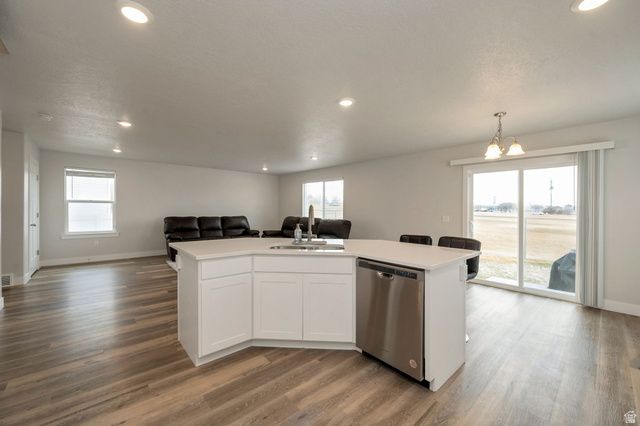 5907 S CROWN PARK CV, Kearns, UT 84118