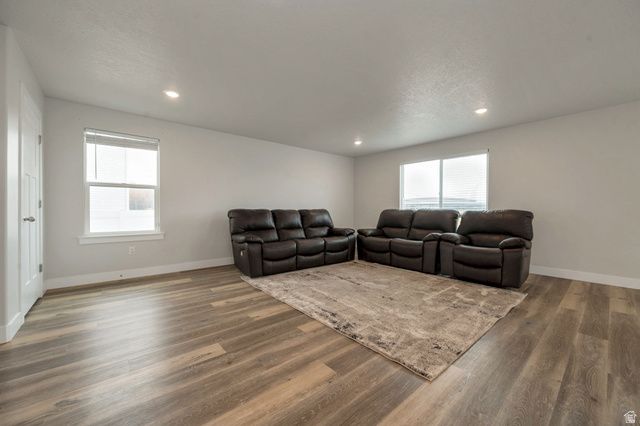 5907 S CROWN PARK CV, Kearns, UT 84118