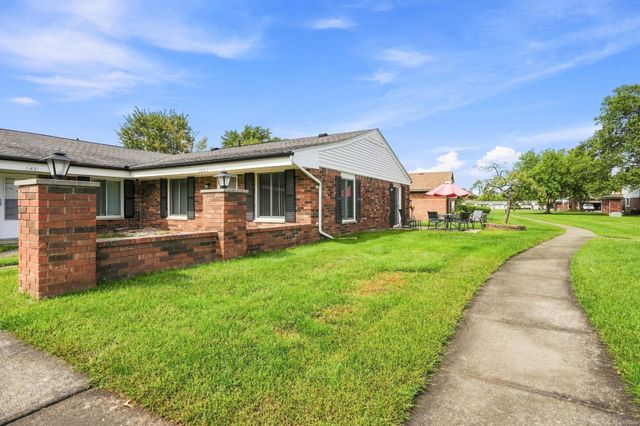 11819 Meadow Lane Drive, Warren, MI 48093