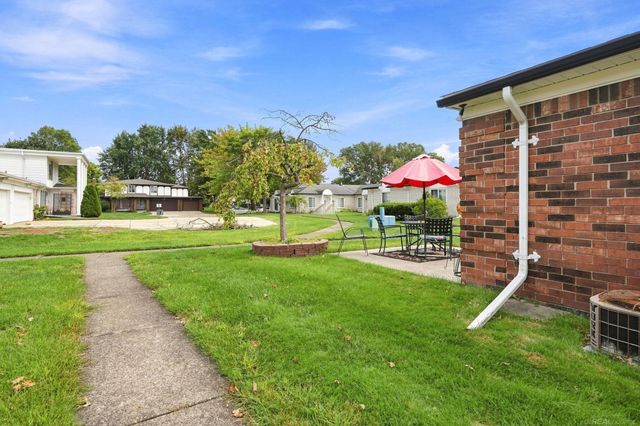 11819 Meadow Lane Drive, Warren, MI 48093