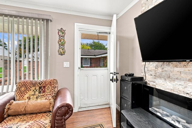 11819 Meadow Lane Drive, Warren, MI 48093