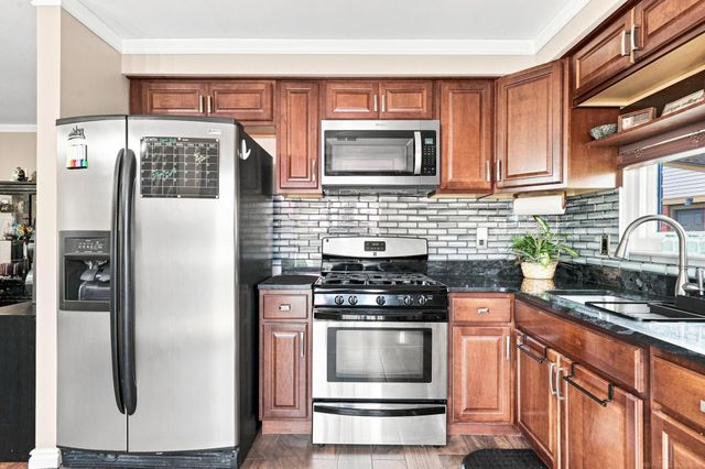 11819 Meadow Lane Drive, Warren, MI 48093