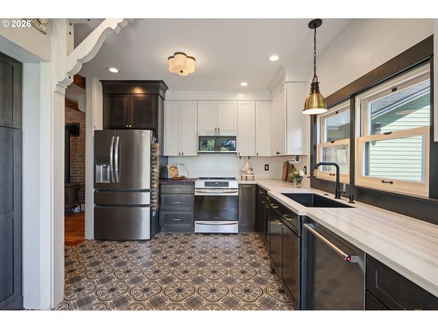 27017 Ne 44TH St, Camas, WA 98607