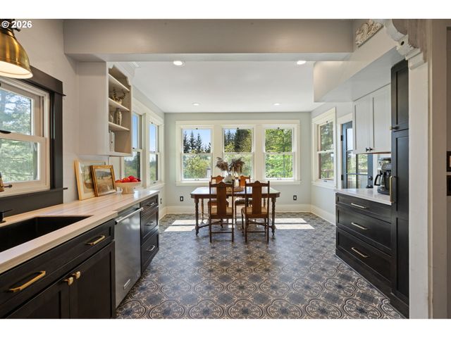 27017 Ne 44TH St, Camas, WA 98607