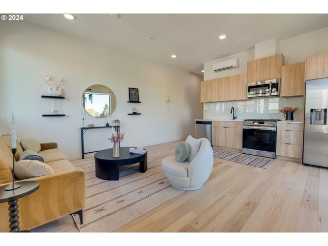 4329 N MISSISSIPPI Ave 9, Portland, OR 97217