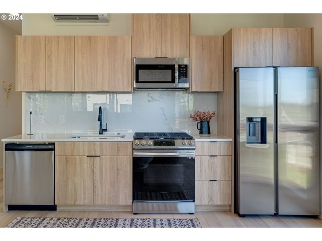 4329 N MISSISSIPPI Ave 9, Portland, OR 97217