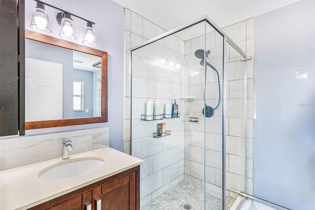 323 GREENWOOD AVENUE, Lehigh Acres, FL 33936