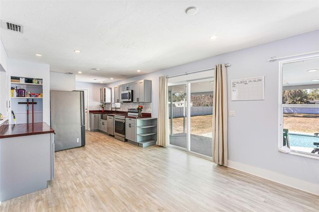 323 GREENWOOD AVENUE, Lehigh Acres, FL 33936