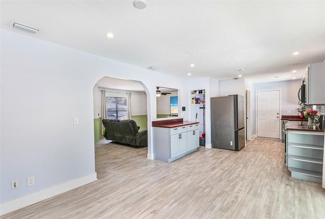 323 GREENWOOD AVENUE, Lehigh Acres, FL 33936