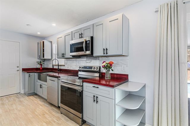 323 GREENWOOD AVENUE, Lehigh Acres, FL 33936