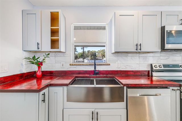 323 GREENWOOD AVENUE, Lehigh Acres, FL 33936