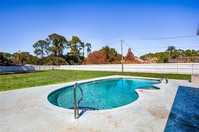 323 GREENWOOD AVENUE, Lehigh Acres, FL 33936