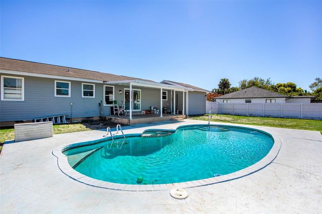 323 GREENWOOD AVENUE, Lehigh Acres, FL 33936