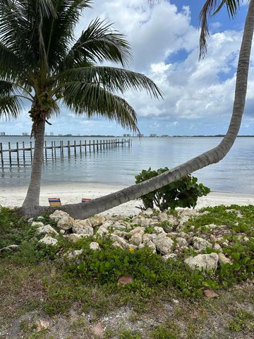 4490 NE Indian River Drive, Jensen Beach, FL 34957