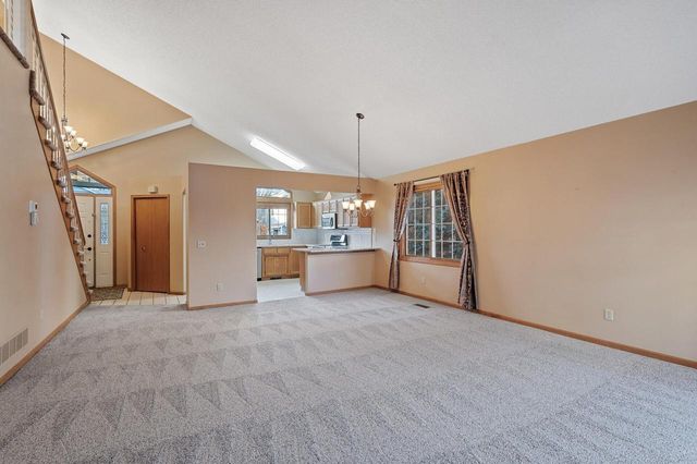 2909 Devonshire Circle E, Woodbury, MN 55125