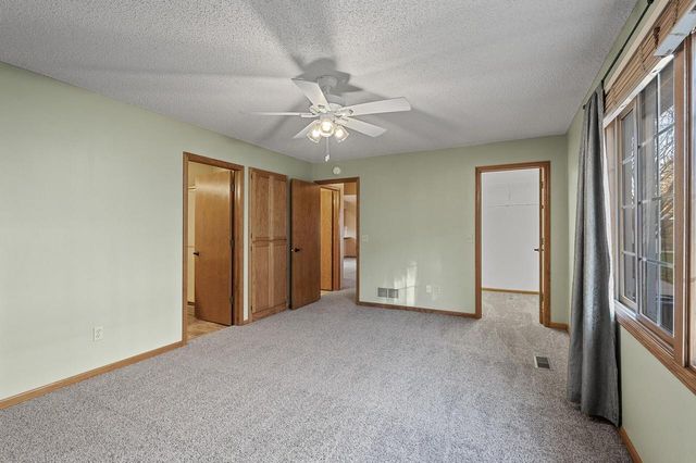 2909 Devonshire Circle E, Woodbury, MN 55125