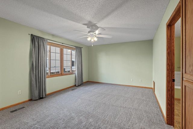 2909 Devonshire Circle E, Woodbury, MN 55125