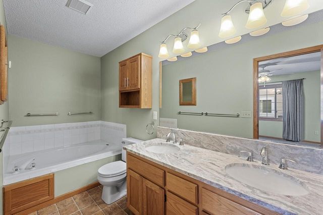 2909 Devonshire Circle E, Woodbury, MN 55125