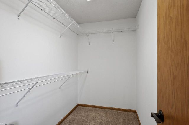 2909 Devonshire Circle E, Woodbury, MN 55125