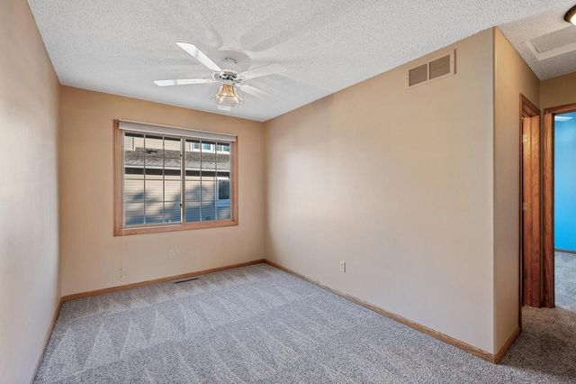 2909 Devonshire Circle E, Woodbury, MN 55125