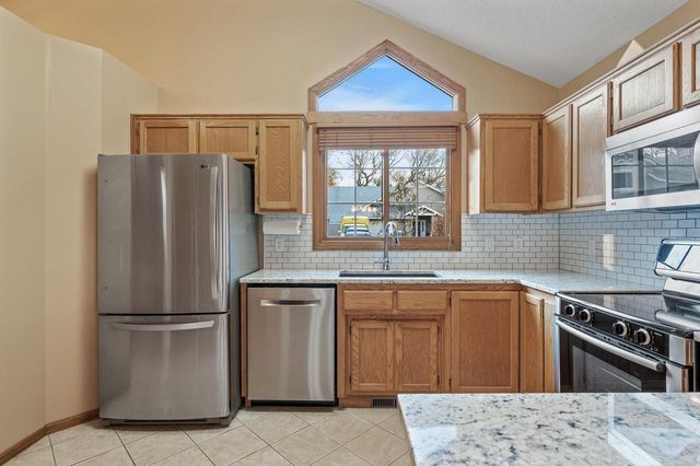 2909 Devonshire Circle E, Woodbury, MN 55125