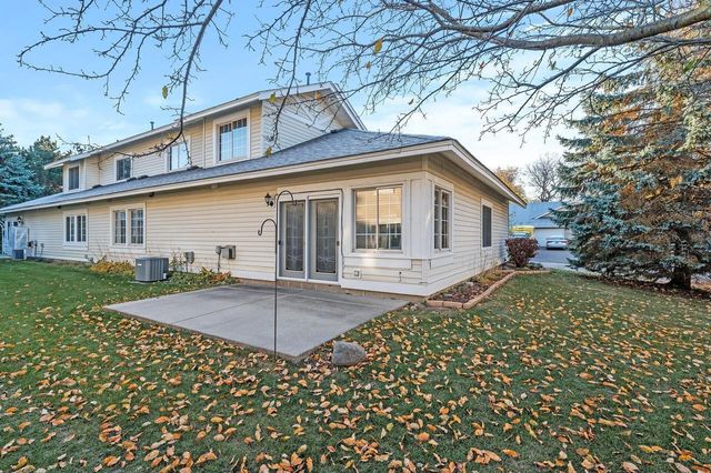 2909 Devonshire Circle E, Woodbury, MN 55125