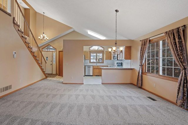 2909 Devonshire Circle E, Woodbury, MN 55125