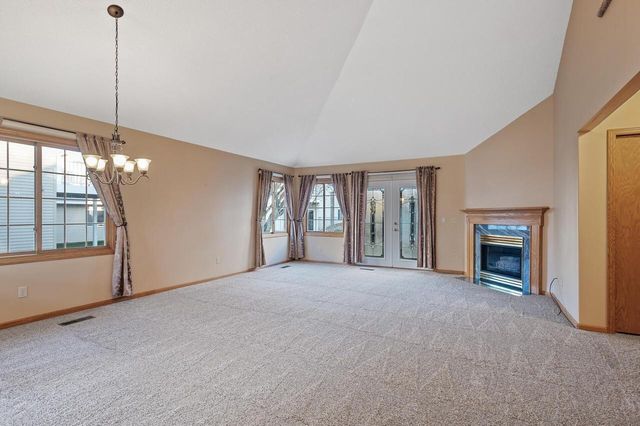 2909 Devonshire Circle E, Woodbury, MN 55125