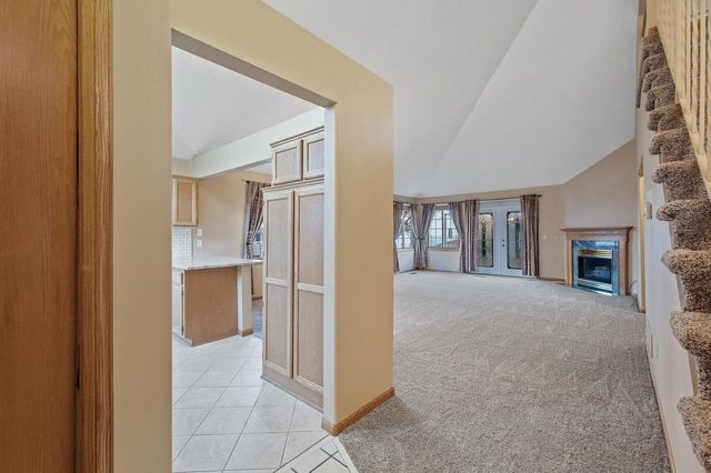 2909 Devonshire Circle E, Woodbury, MN 55125