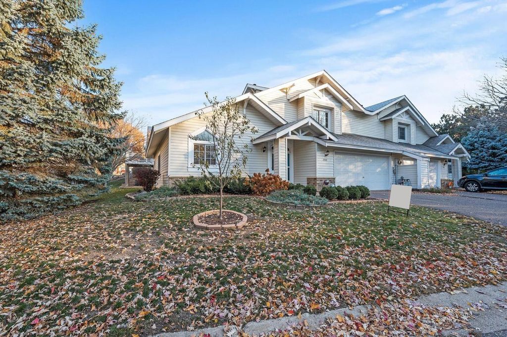 2909 Devonshire Circle E, Woodbury, MN 55125