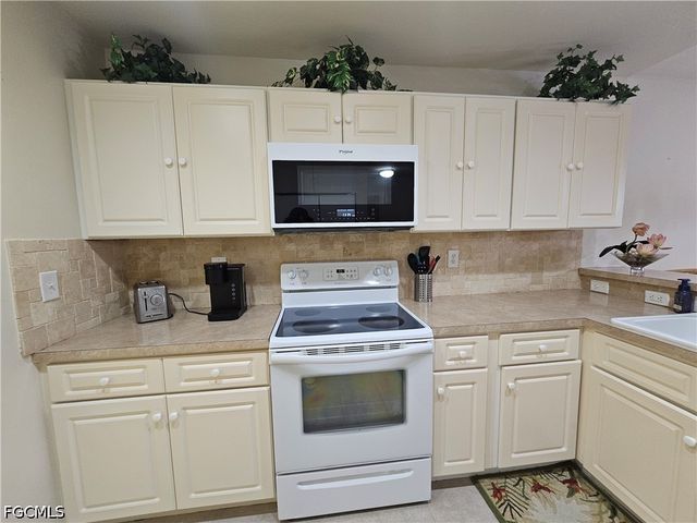 9249 Aegean CIR, Lehigh Acres, FL 33936