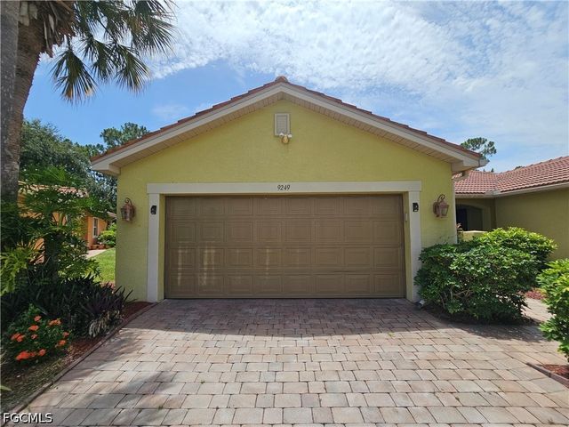 9249 Aegean CIR, Lehigh Acres, FL 33936
