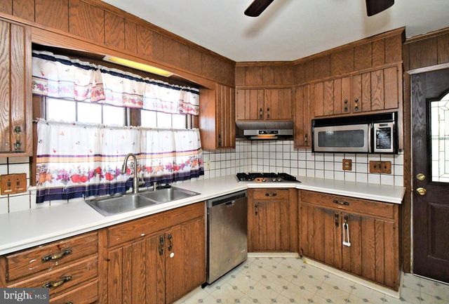 145 COLONIAL, Norristown, PA 19403