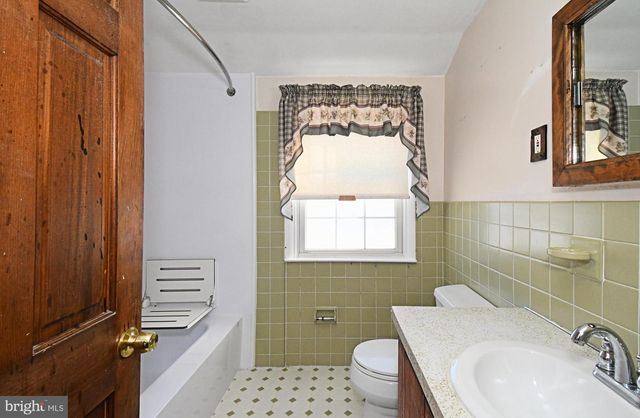 145 COLONIAL, Norristown, PA 19403