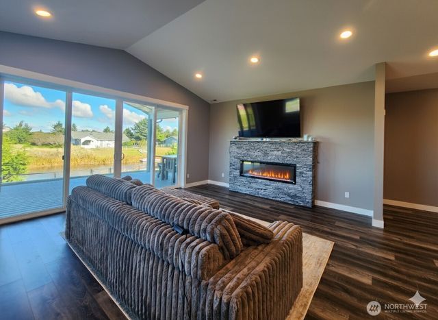 332 Cockle Street SW, Ocean Shores, WA 98569