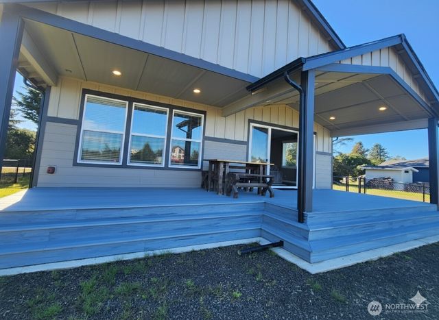 332 Cockle Street SW, Ocean Shores, WA 98569