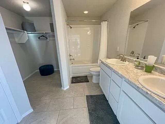 2251 S Ouachita Drive, Fayetteville, AR 72701
