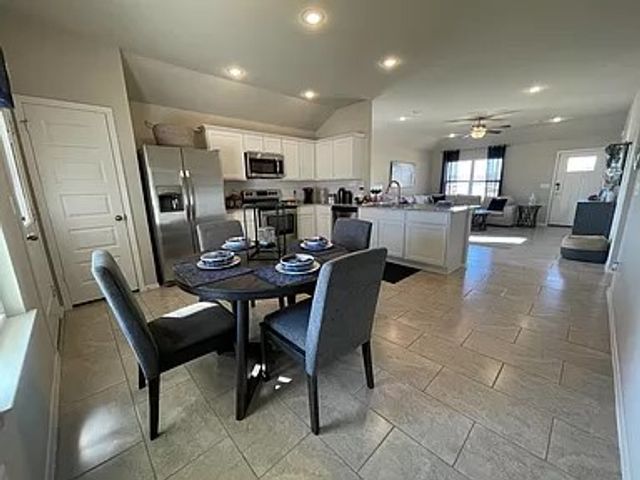 2251 S Ouachita Drive, Fayetteville, AR 72701