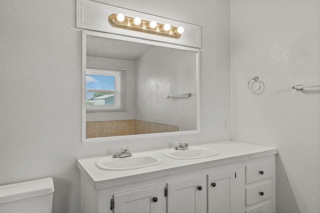 4120 E Marigold St, Gardendale, TX 79758