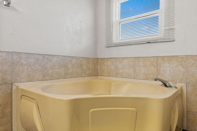 4120 E Marigold St, Gardendale, TX 79758